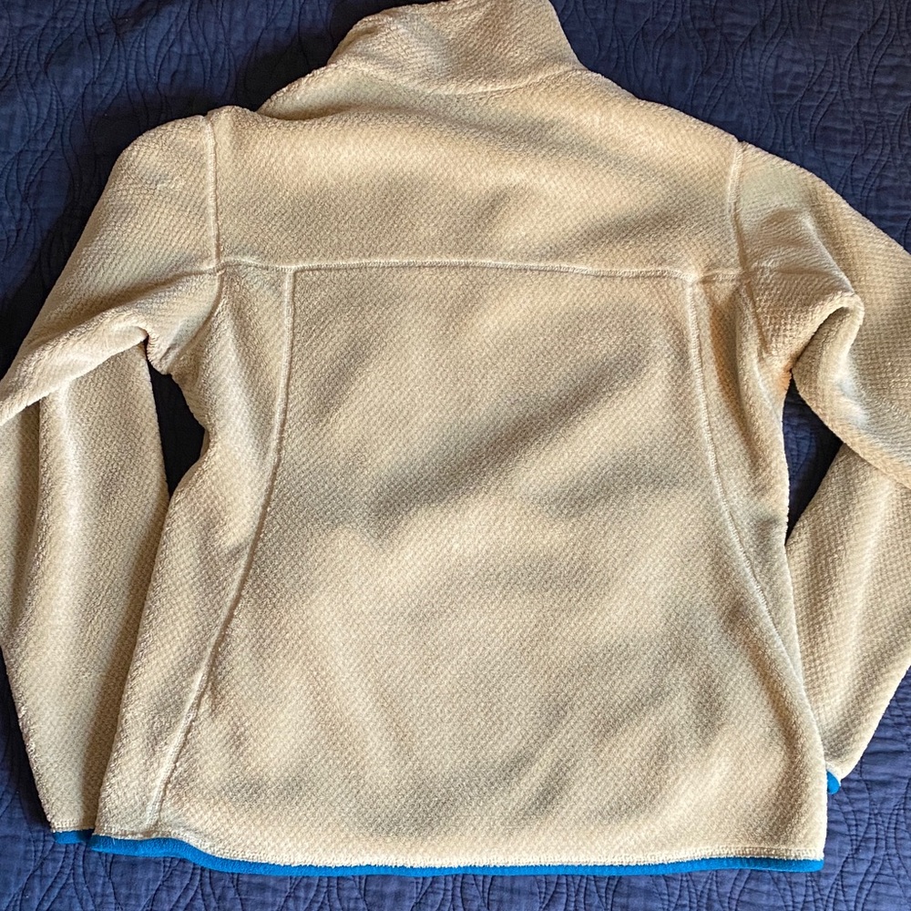 Patagonia Tan and Blue Snap-T Fleece Women’s L - Picture 5 of 5